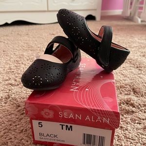 Girls dress shoe